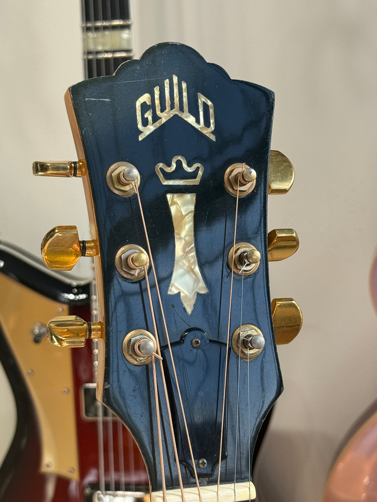 1977 Guild G37