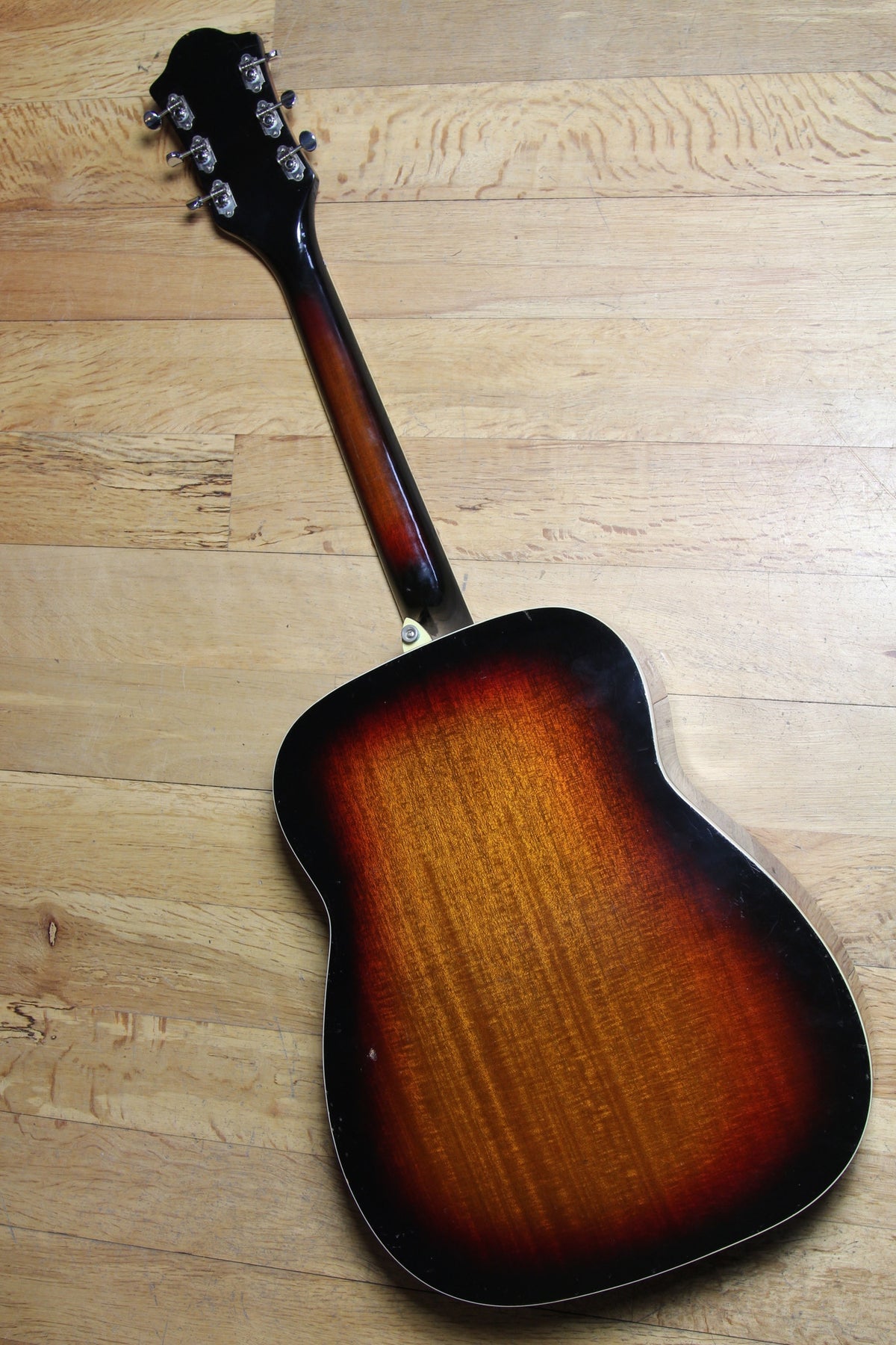 1969 Harmony Sovereign Deluxe - Vintage Guitars