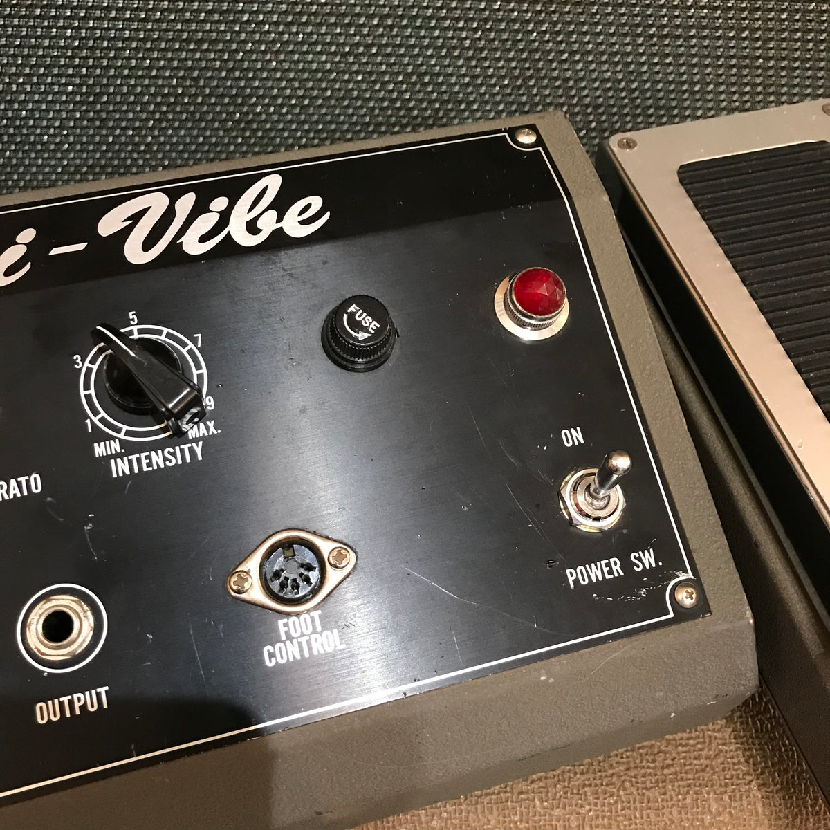 Shin-Ei Uni-Vibe (vintage) - Vintage Guitars