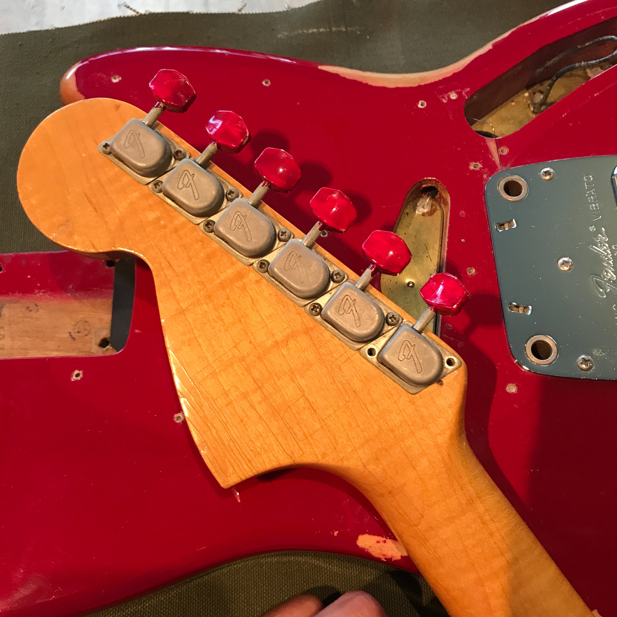 Fender Mustang guitar vintage tuners - Vintage Guitars