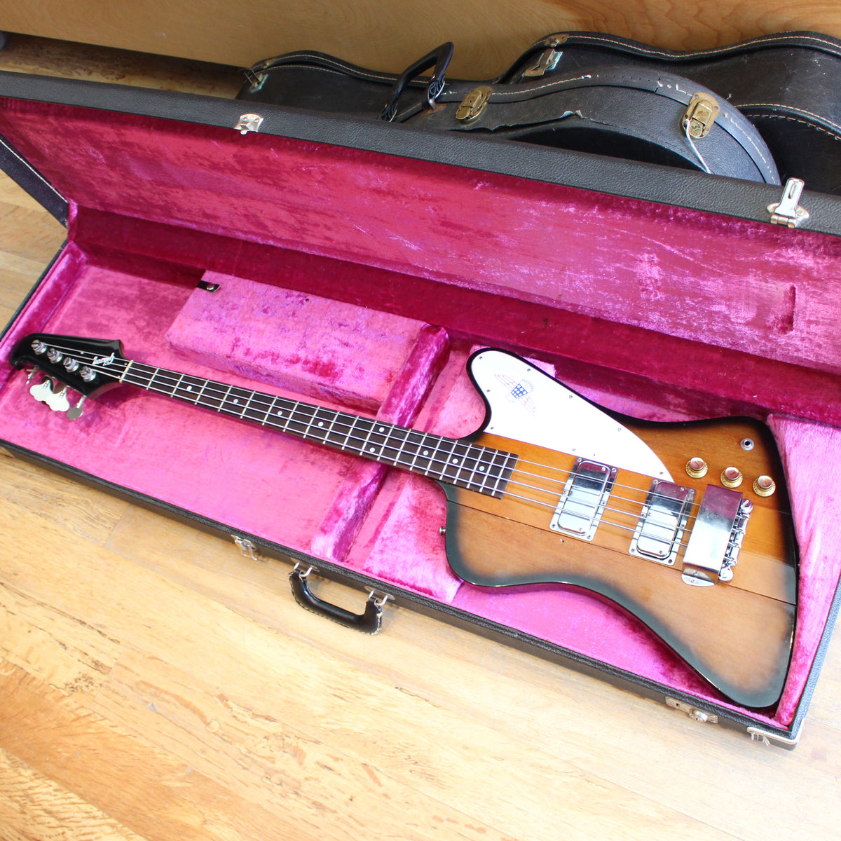 1976 Gibson Thunderbird - Vintage Guitars
