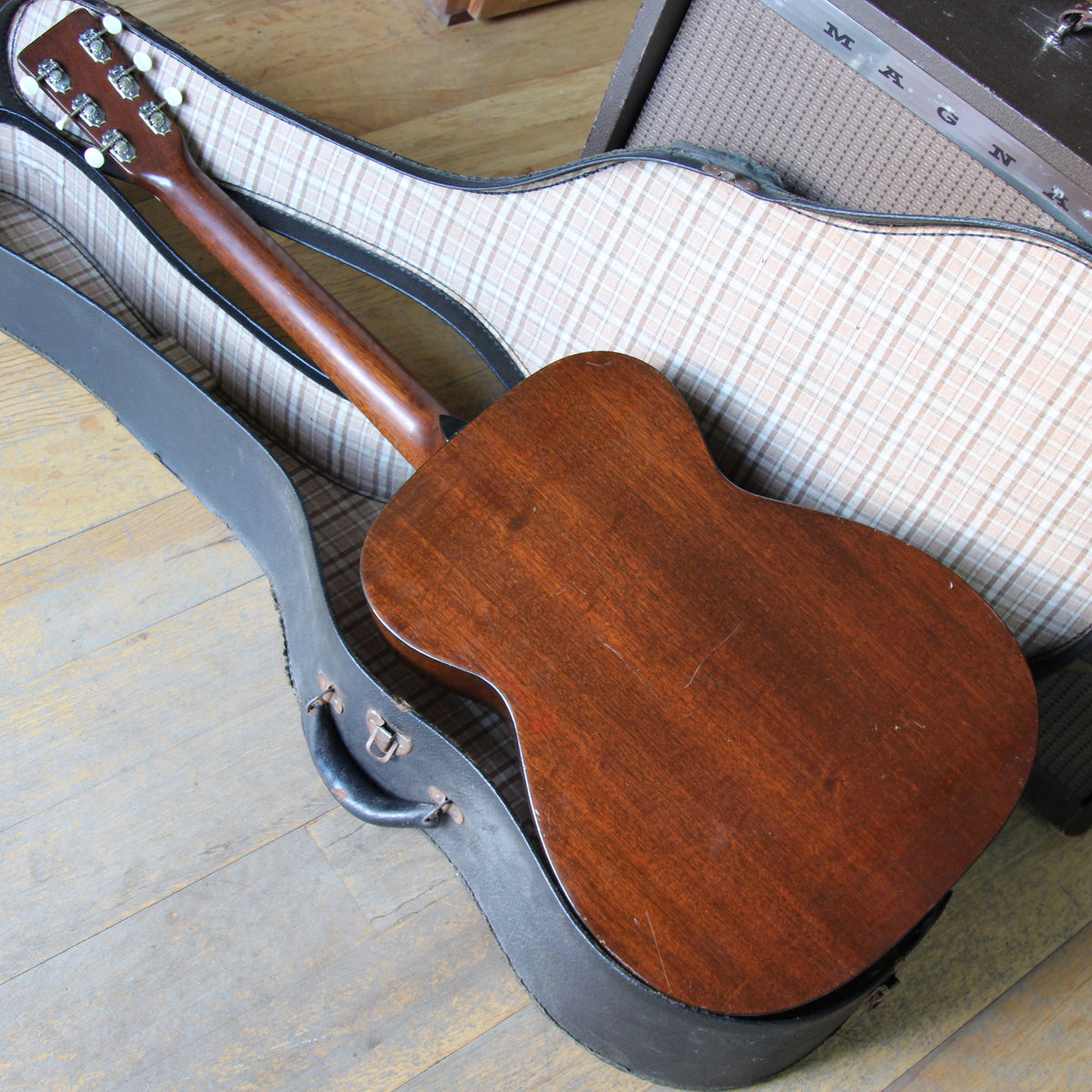 1947 Martin 00-18 - Vintage Guitars