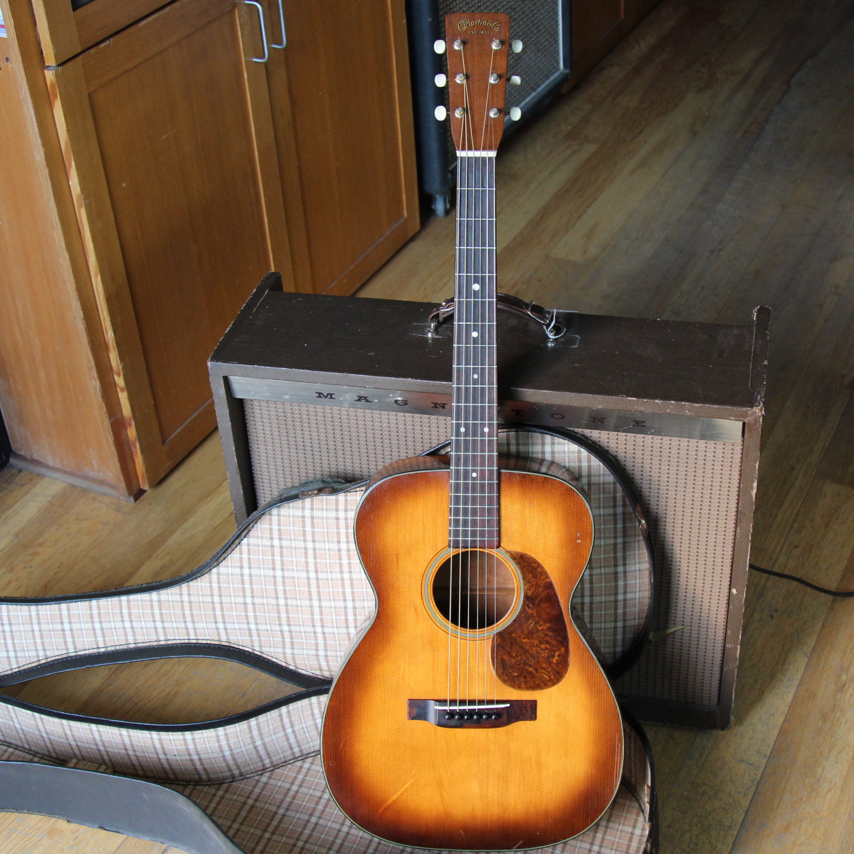1947 Martin 00-18 - Vintage Guitars