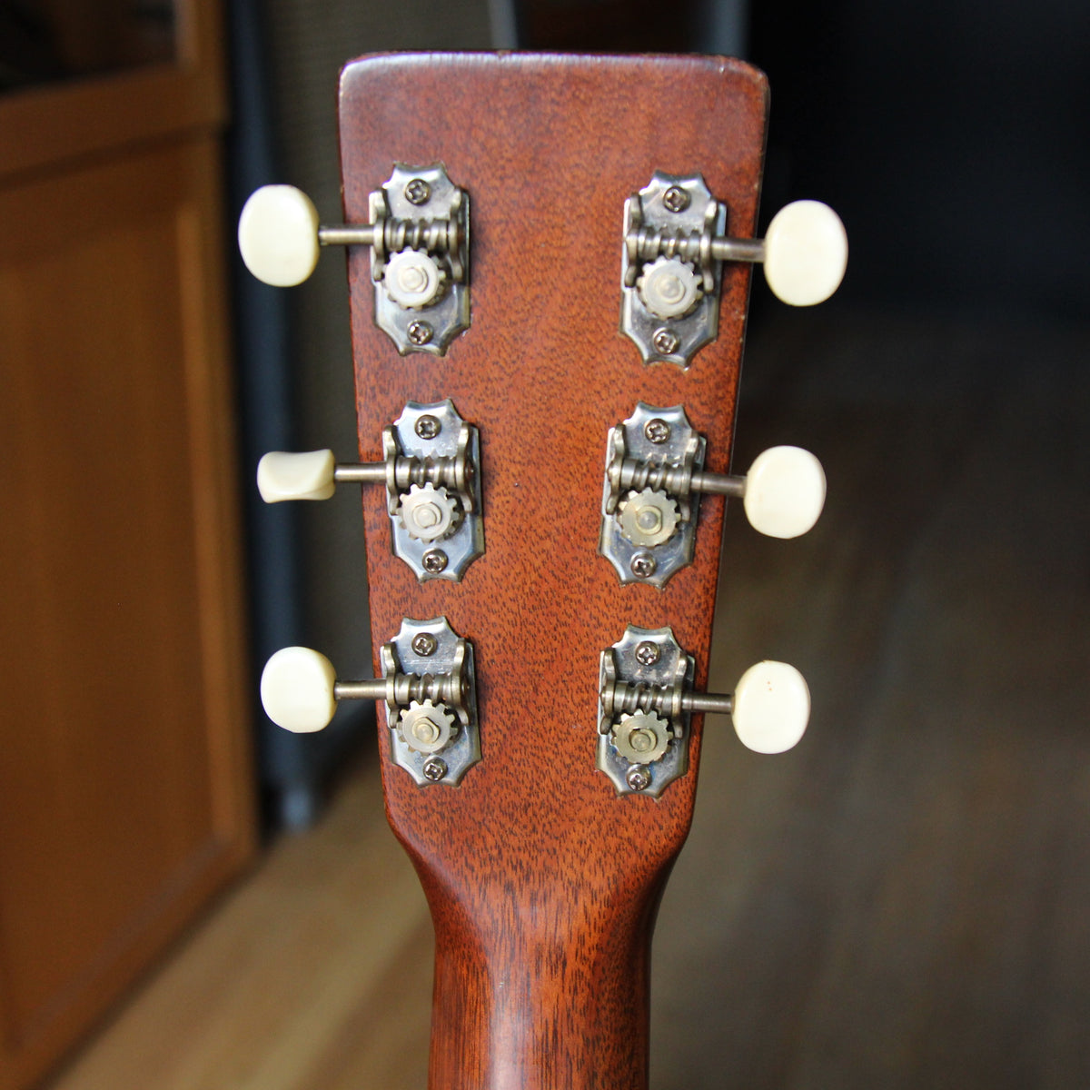 1947 Martin 00-18 - Vintage Guitars