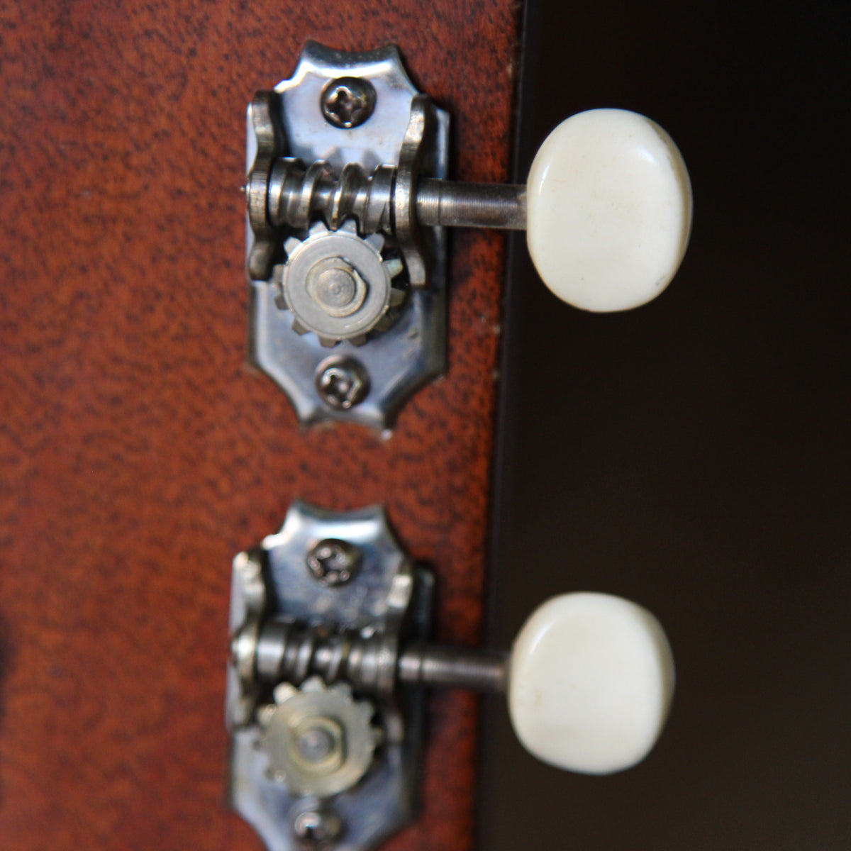 1947 Martin 00-18 - Vintage Guitars