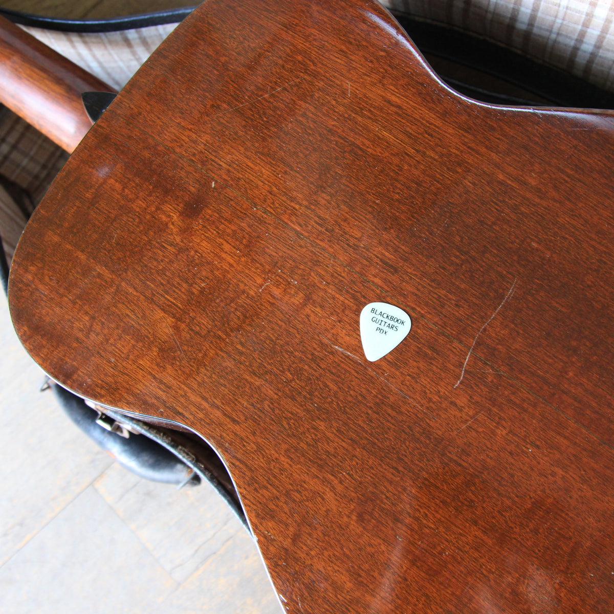 1947 Martin 00-18 - Vintage Guitars