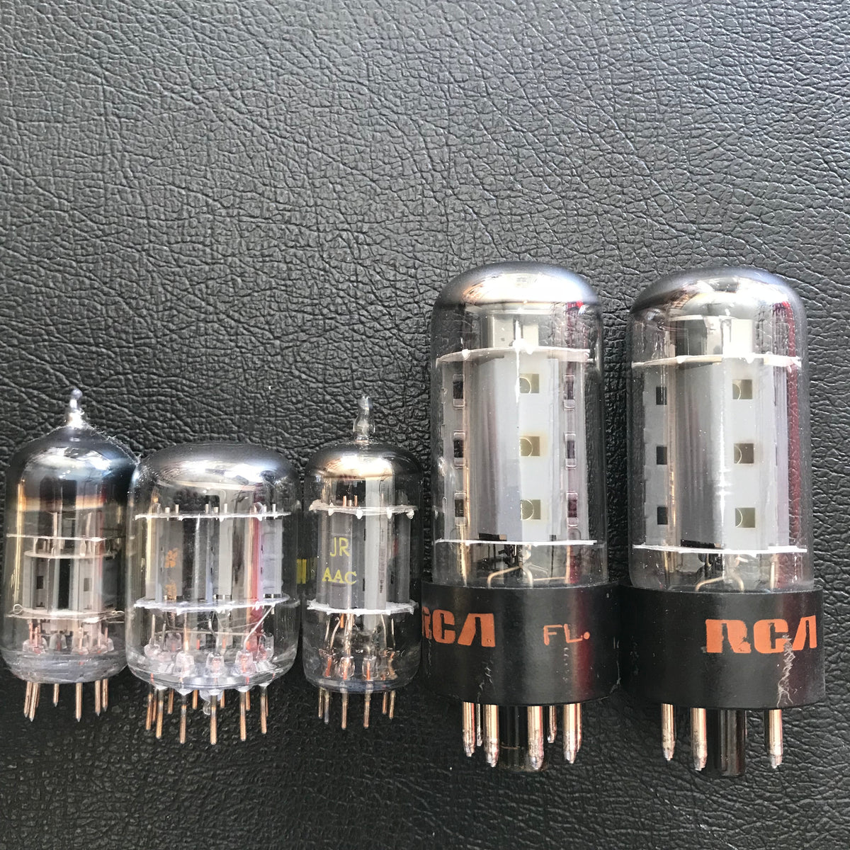 Ampeg GU-12 - Vintage Guitars