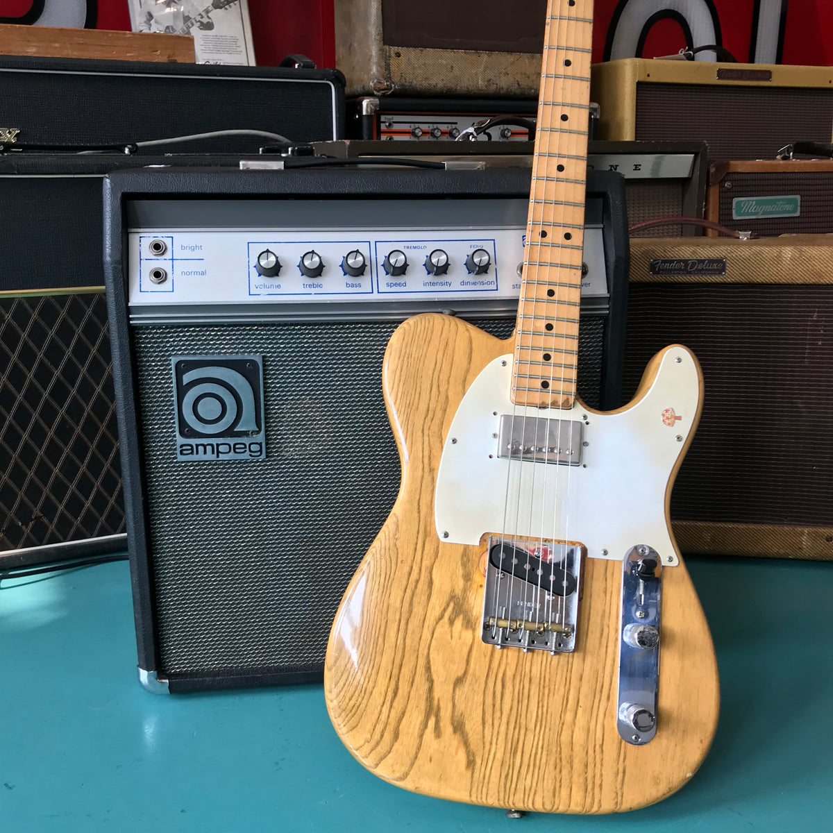 Ampeg GU-12 - Vintage Guitars